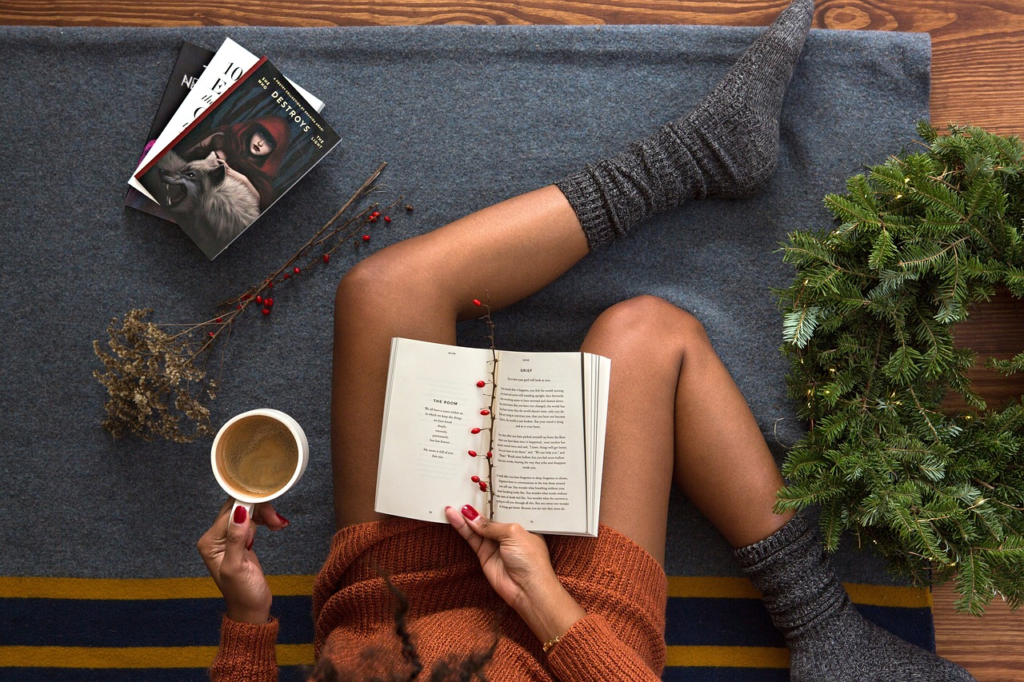 24 petites choses à faire en décembre pour avancer ma thèse - lecture - café - livre - cozy - plaid 