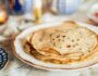 Crêpes sur assiette-table de fête-goûter