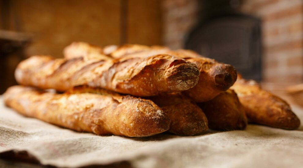 baguette ; boulangerie ; fournée ; pain frais ; tradition